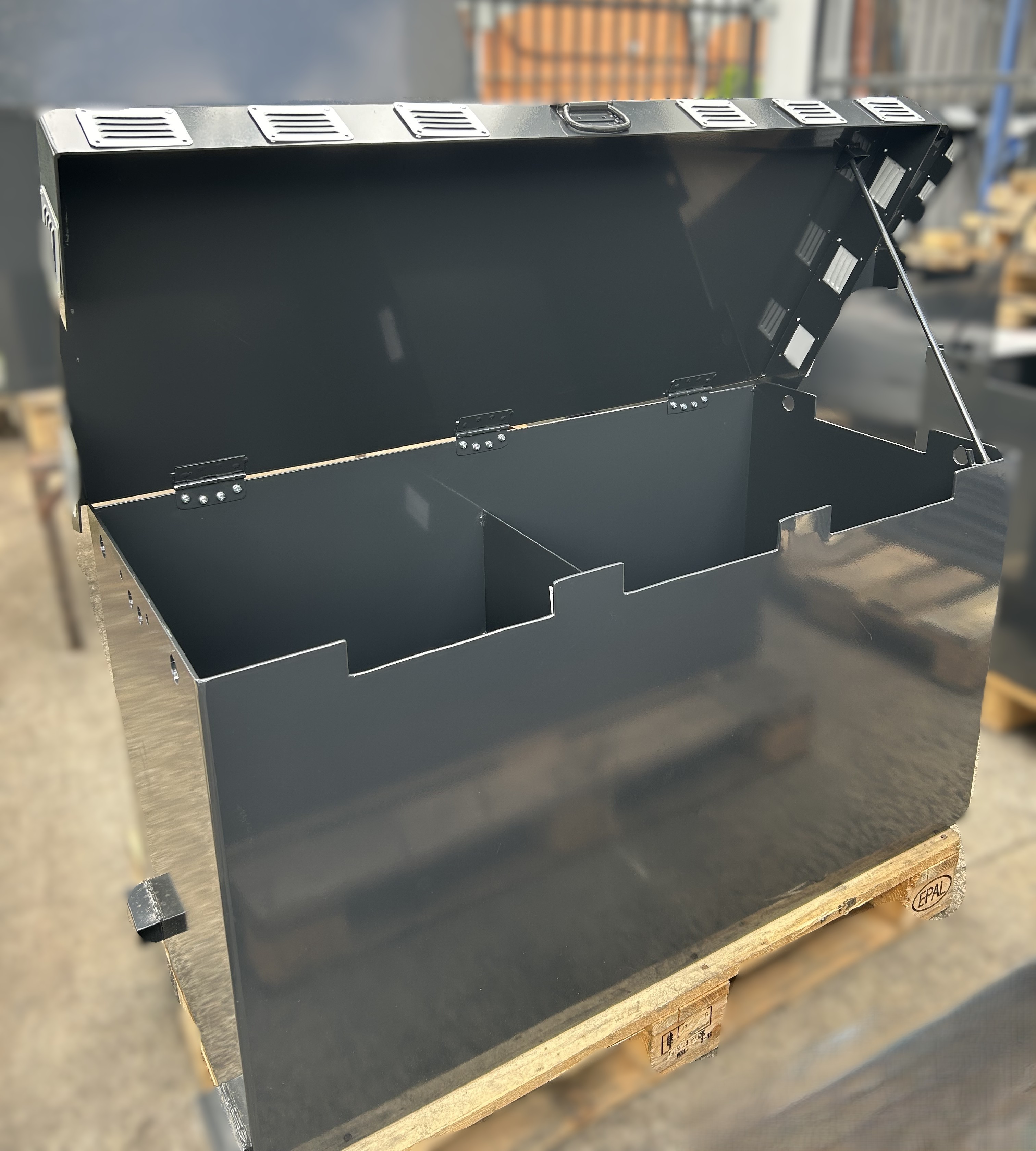 Battery tray fabrication